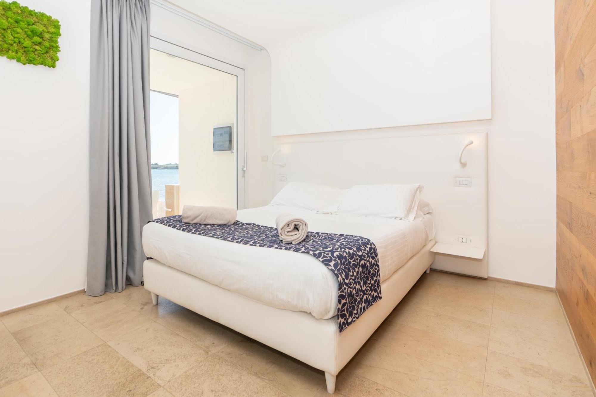 Hotel White Bay Fontane Bianche Esterno foto