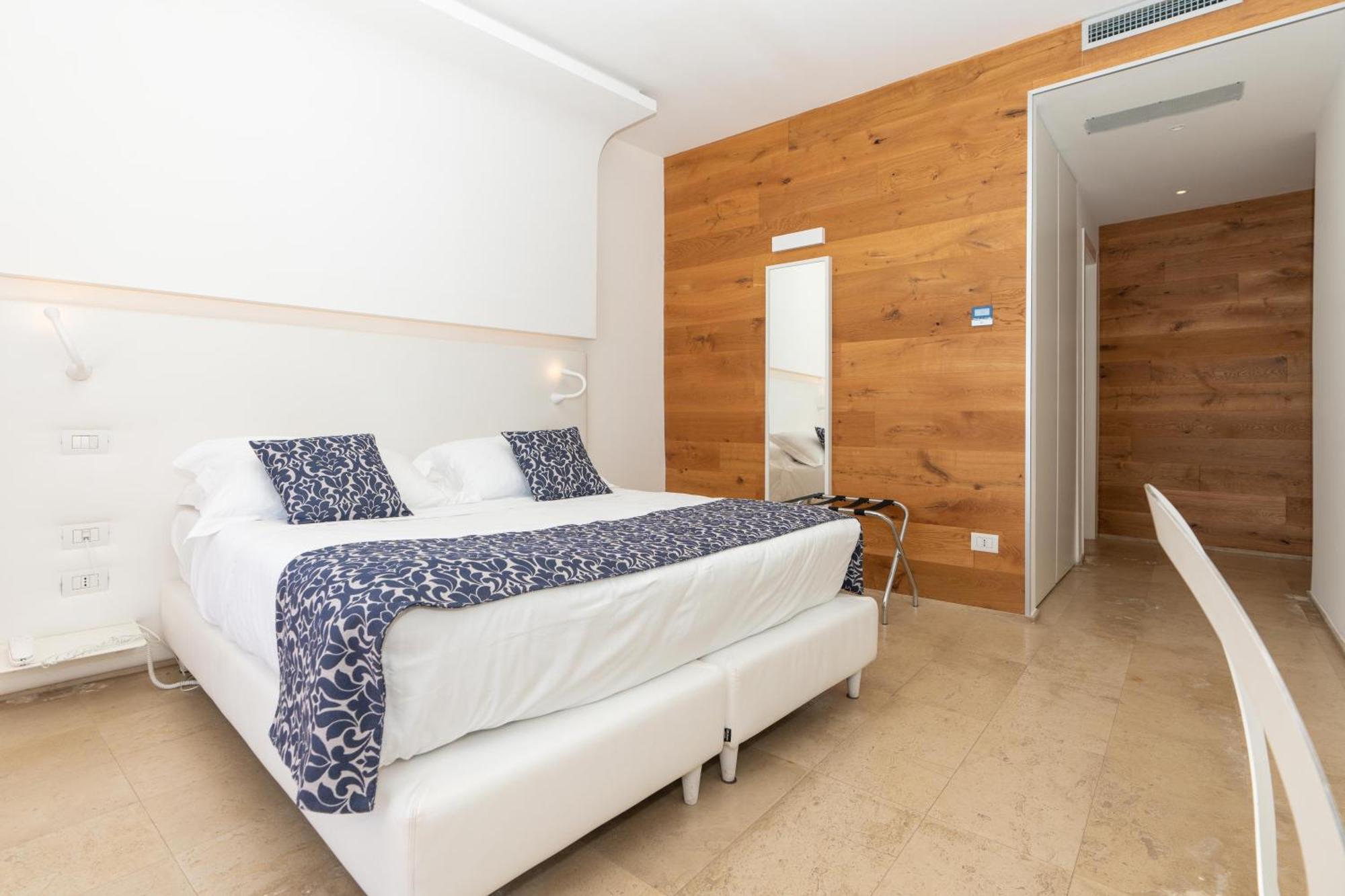Hotel White Bay Fontane Bianche Esterno foto